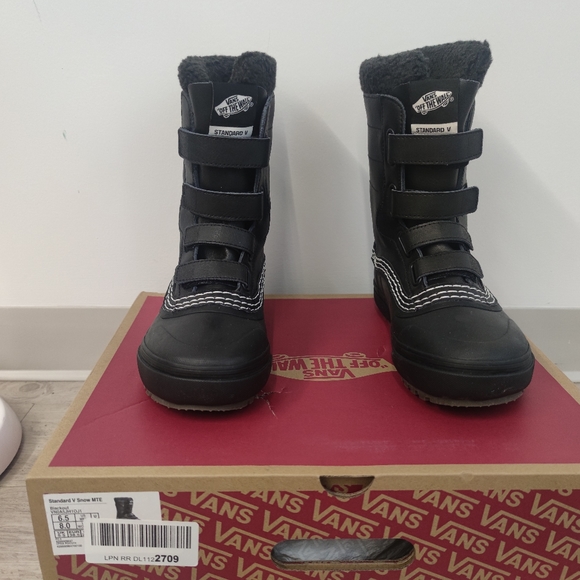 Vans winter boots 8US women size - Picture 2 of 4